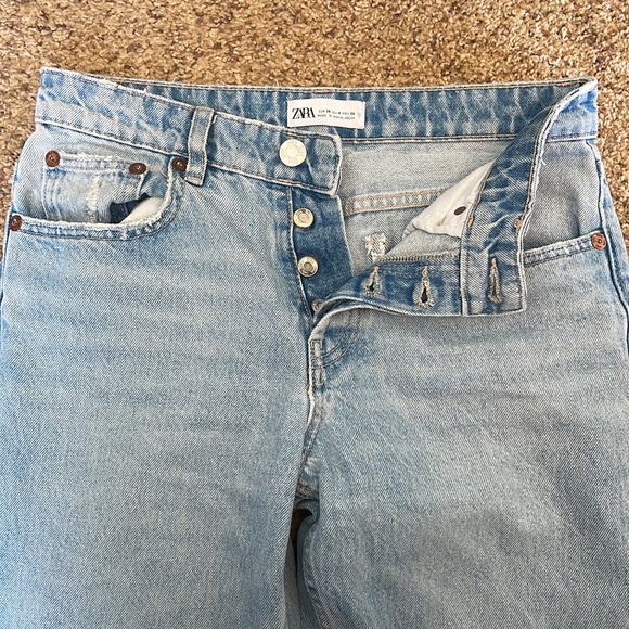 Zara Light Wash Ripped Jeans - Picture 3 of 6